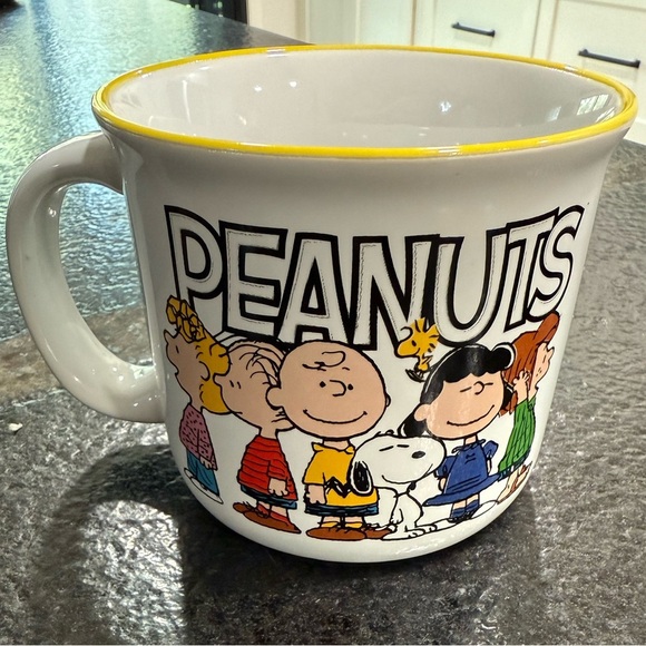 ⭐️ Peanuts Snoopy Camper Mug, 20 oz - Picture 1 of 5